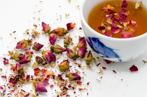 tasse de thé avec des fleurs