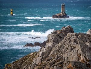 côte bretonne et un phare
